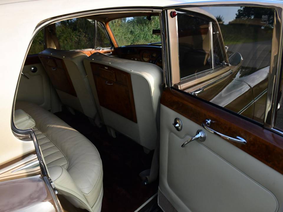 Image 38/50 de Bentley S 3 (1963)