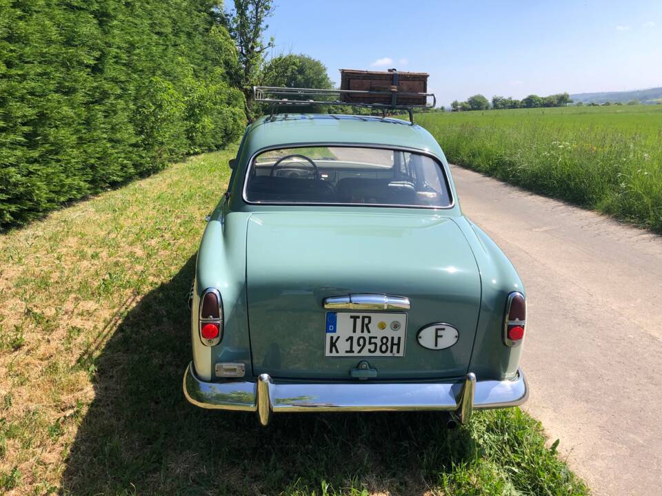 Image 14/21 de Peugeot 403 (1958)