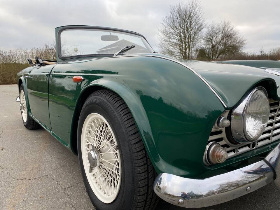 Image 27/66 of Triumph TR 4 (1964)