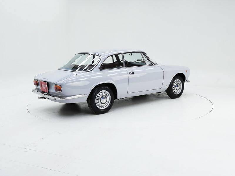 Bild 2/15 von Alfa Romeo Giulia 1300 GT Junior (1971)