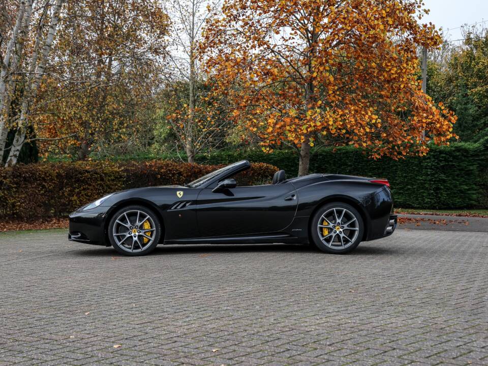 Immagine 27/36 di Ferrari California (2012)