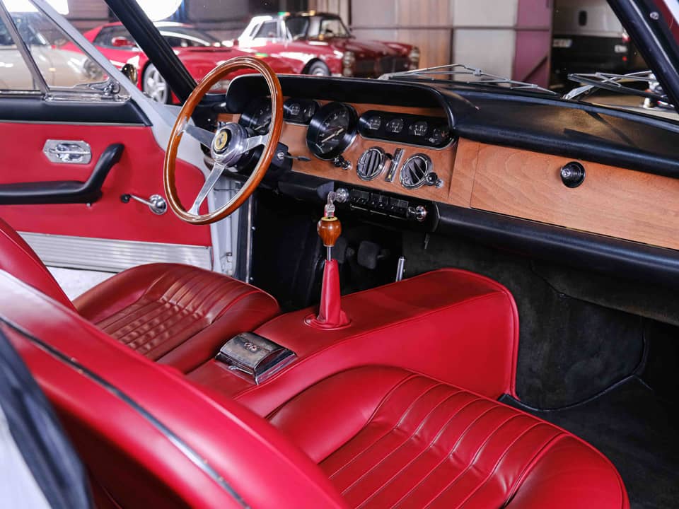 Image 25/36 of Ferrari 330 GT 2+2 (1964)