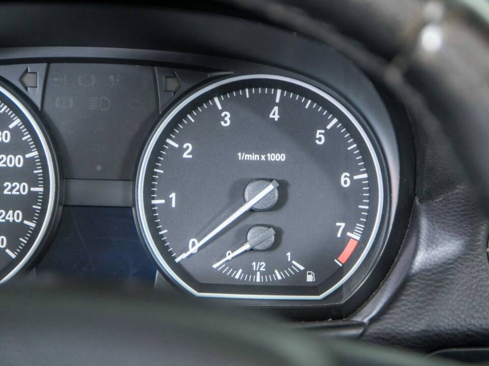 Image 17/50 de BMW 120i (2008)