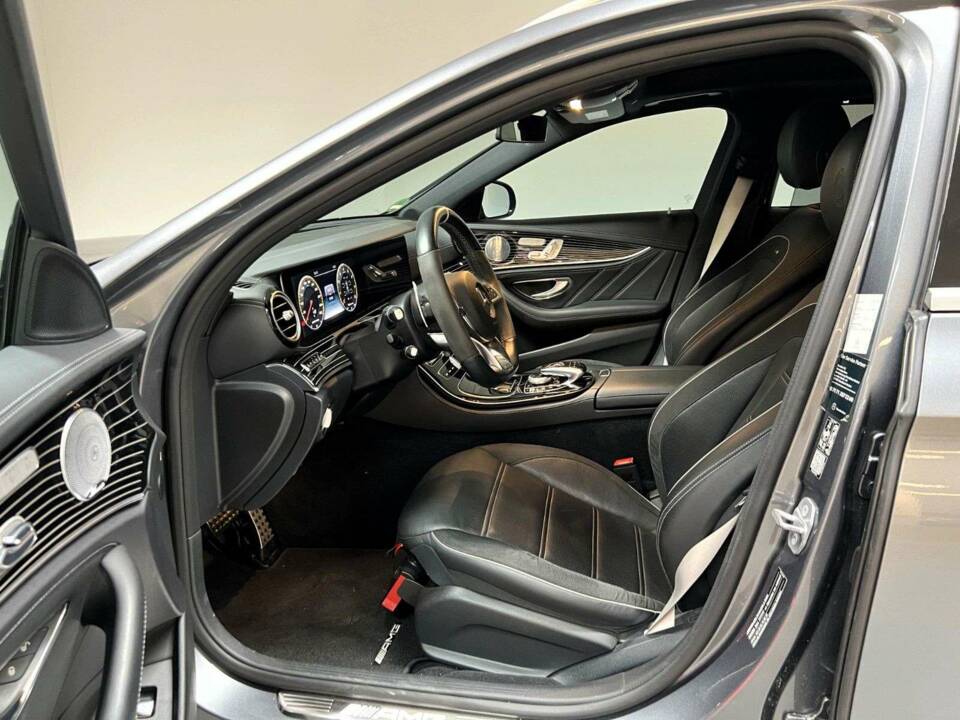 Image 7/15 of Mercedes-Benz AMG E 63 S 4MATIC+ T (2017)