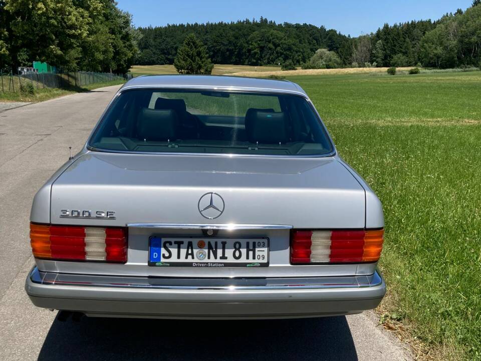 Immagine 5/29 di Mercedes-Benz 300 SE (1990)