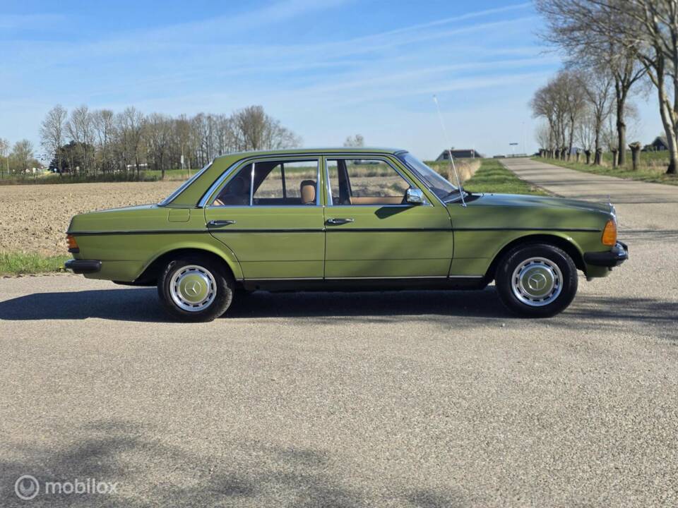 Imagen 5/50 de Mercedes-Benz 200 D (1982)