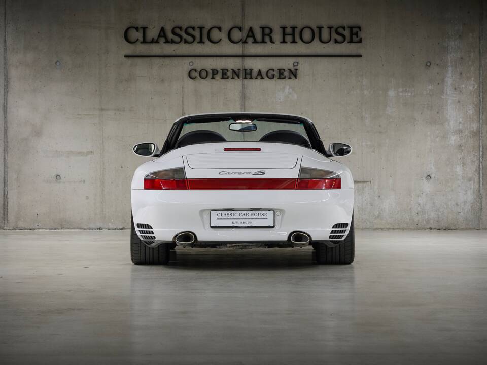 Imagen 37/98 de Porsche 911 Carrera 4S (2004)