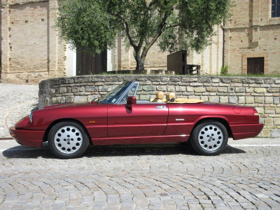 Image 5/26 of Alfa Romeo 2.0 Spider (1990)