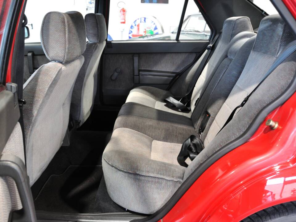 Bild 22/30 von Alfa Romeo 75 2.0 Twin Spark (1988)