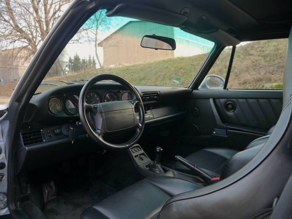 Image 24/37 de Porsche 911 Carrera 2 (WTL) (1992)