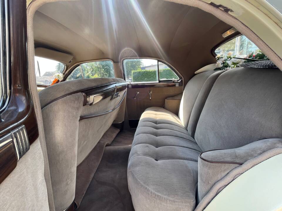 Image 17/46 of Packard Deluxe Eight Club Sedan (1949)