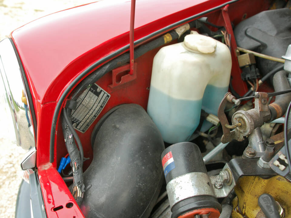 Image 30/38 of Mini 1000 (1987)