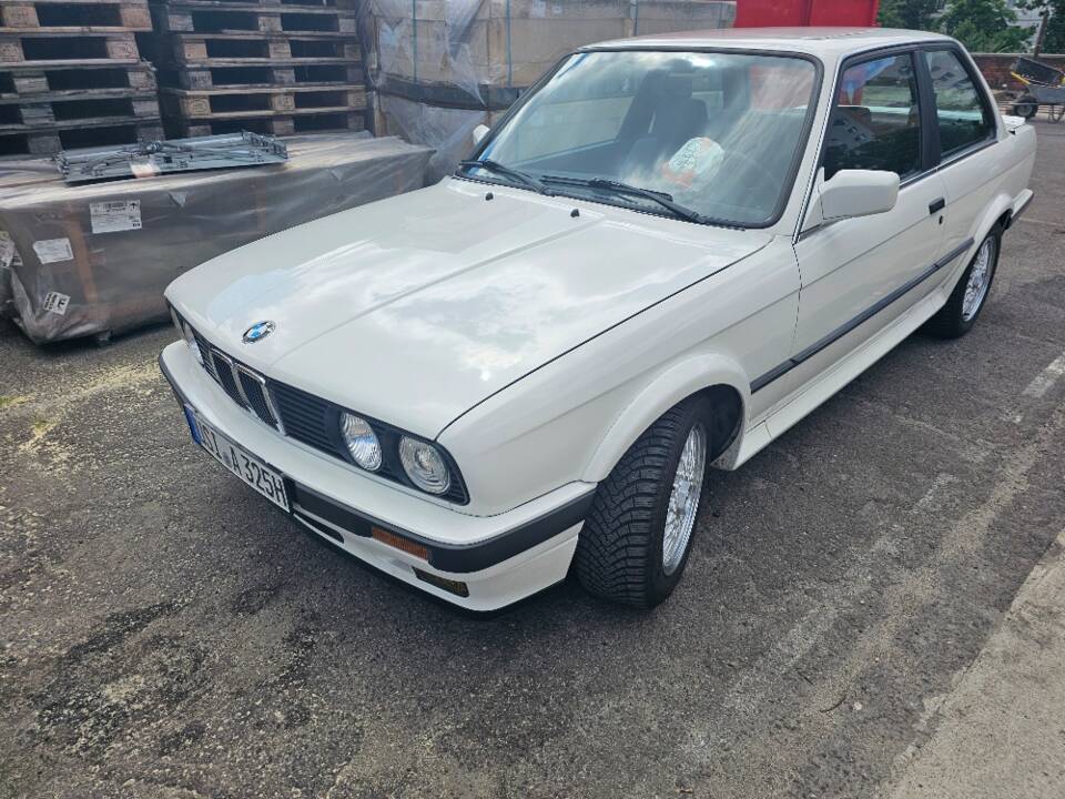 Image 14/15 of BMW 325ix (1990)