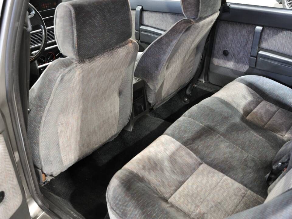 Bild 20/34 von Alfa Romeo 75 2.0 Twin Spark (1988)