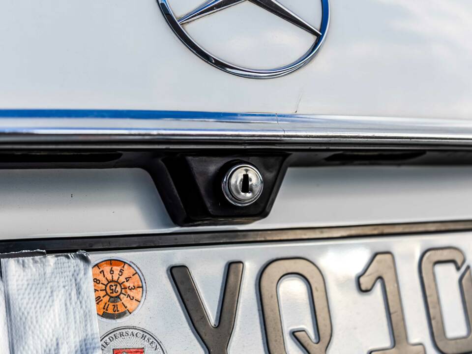 Image 32/175 of Mercedes-Benz 420 SE (1986)