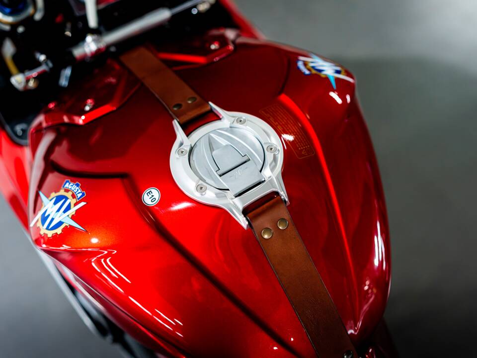 Bild 33/38 von MV Agusta DUMMY (2011)