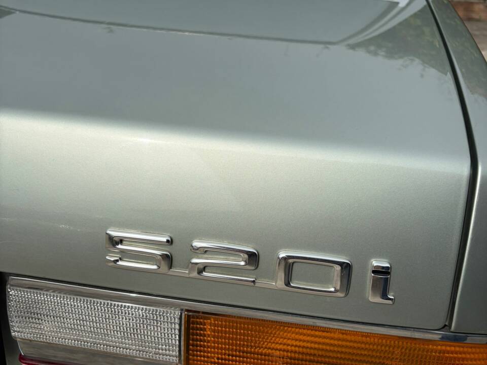 Bild 31/41 von BMW 520i (1982)