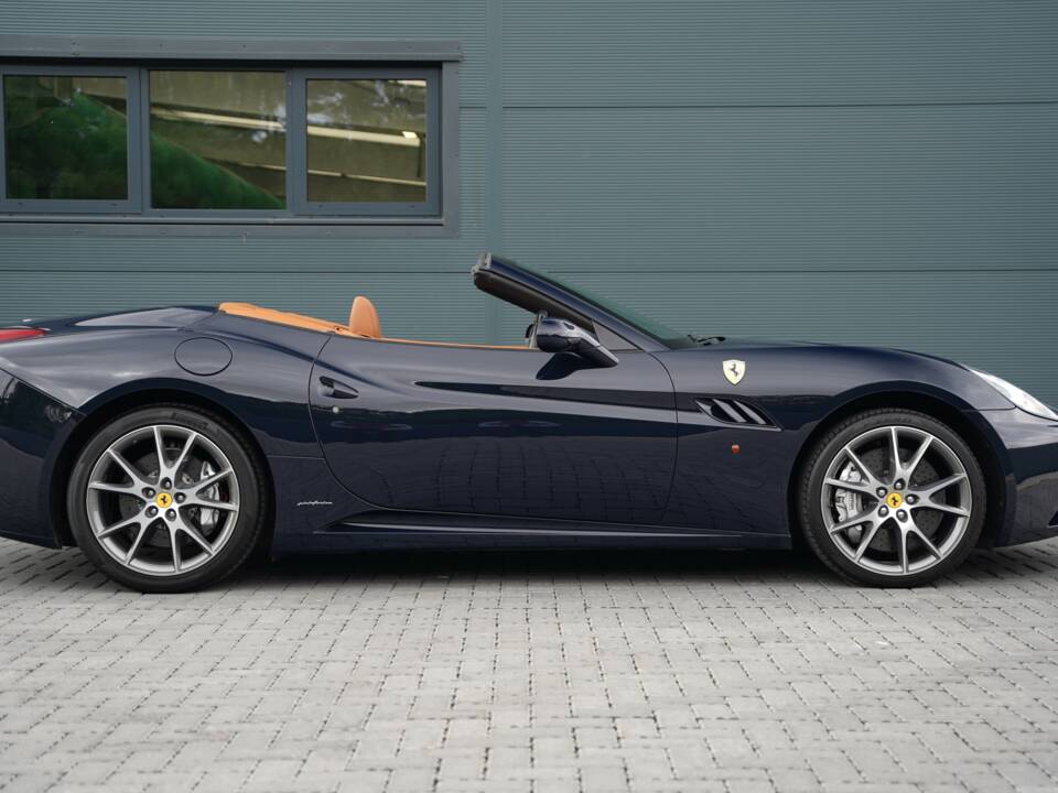 Image 3/50 de Ferrari California (2012)