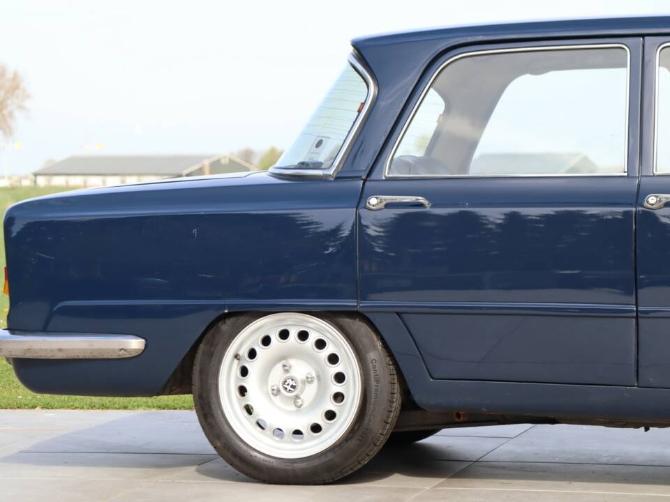 Image 19/50 of Alfa Romeo Giulia Nuova Super 1600 (1978)