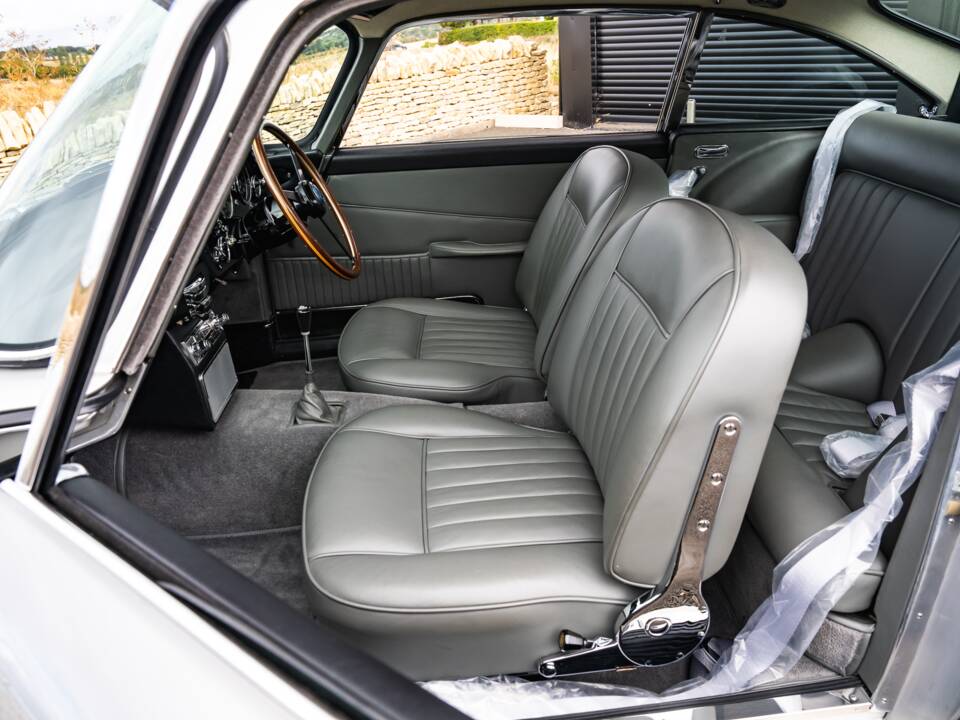 Image 22/42 de Aston Martin DB 5 (1964)