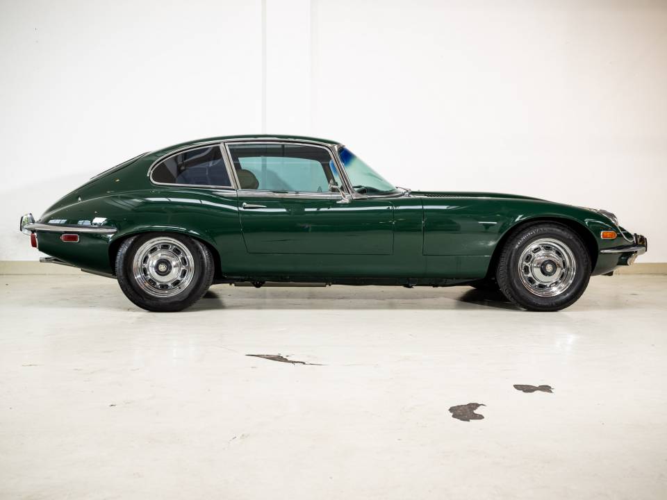 Immagine 4/39 di Jaguar E-Type V12 (2+2) (1971)