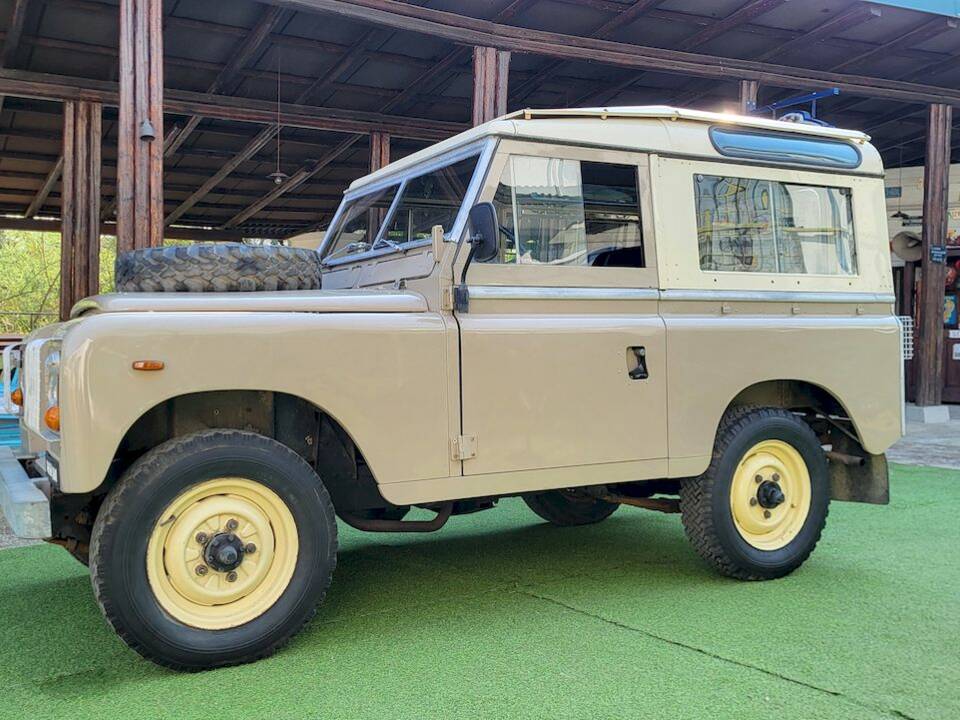 Bild 3/39 von Land Rover 88 (1981)