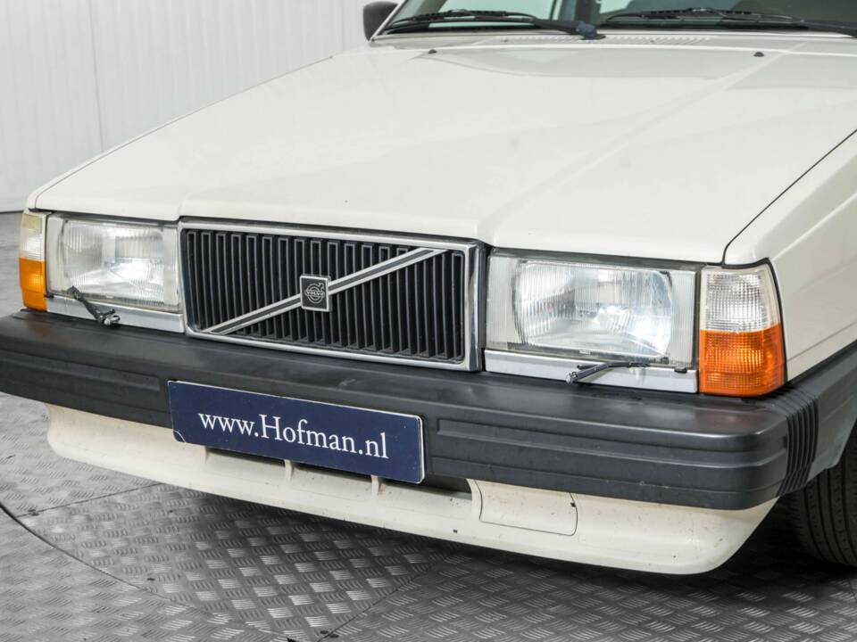 Image 18/50 of Volvo 740 GL (1987)