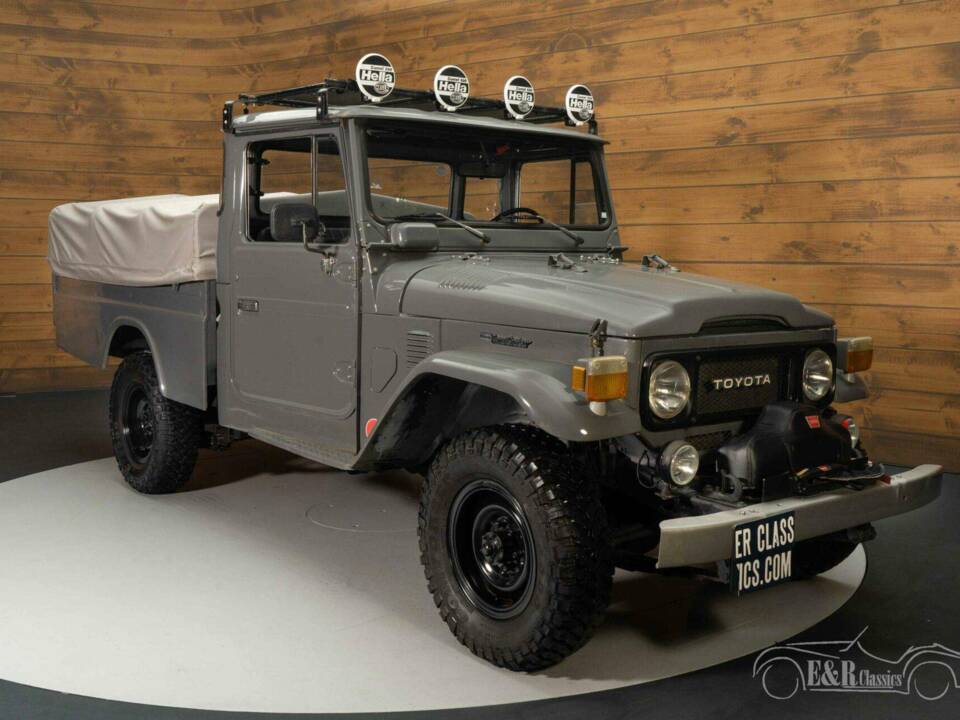 Imagen 10/19 de Toyota Landcruiser FJ 45 (1976)