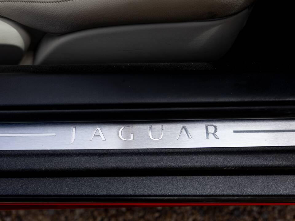 Image 28/50 of Jaguar XKR (2007)