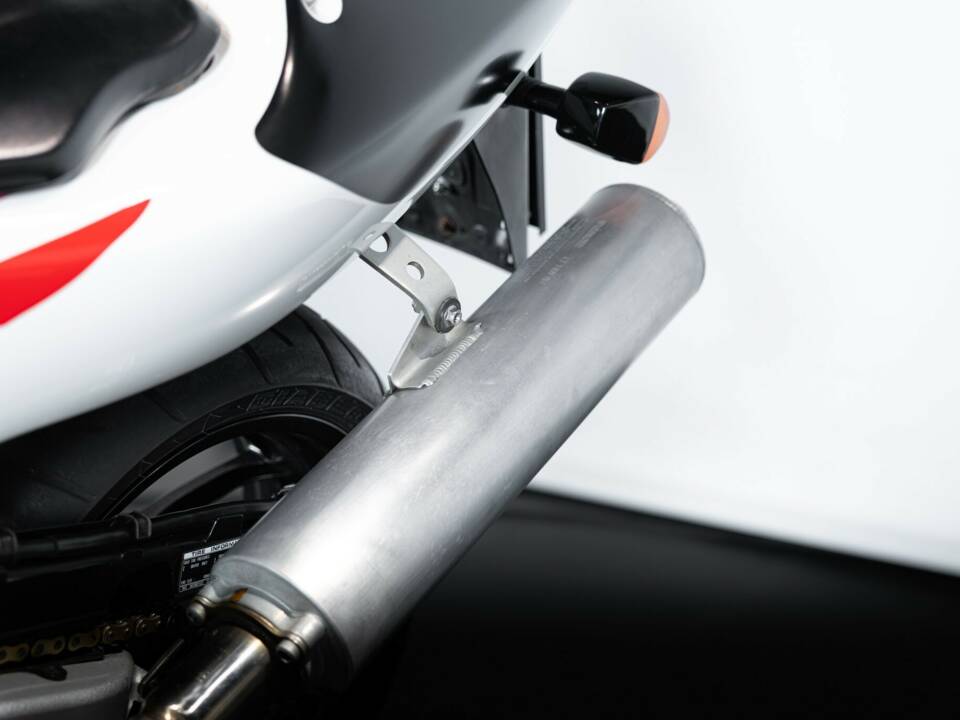 Immagine 15/42 di Honda RVF 750 (1994)