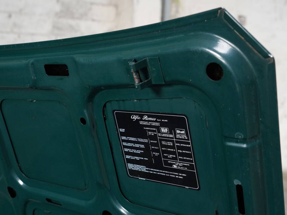 Image 77/83 of Alfa Romeo 1750 Berlina (1970)