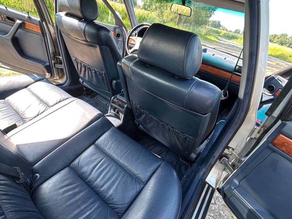 Image 10/33 de BMW 735i (1990)