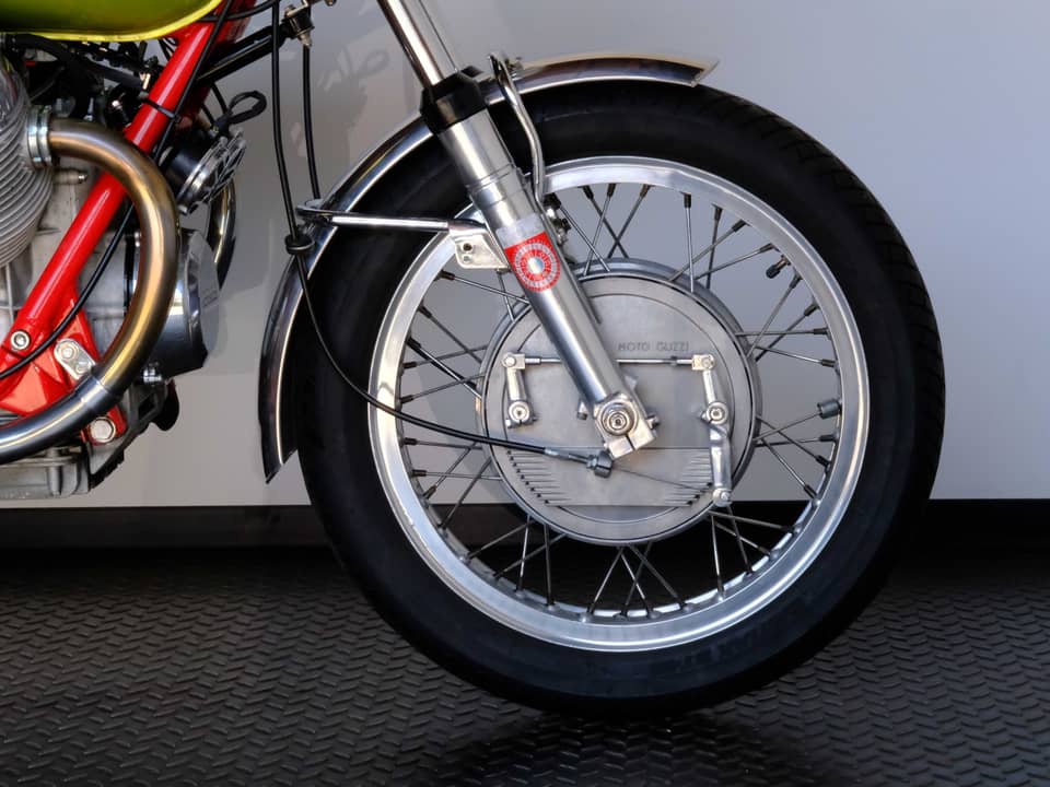 Immagine 2/80 di Moto Guzzi V7 Sport (1972)
