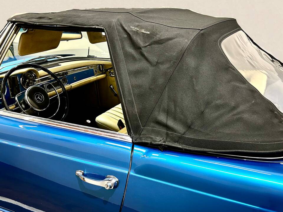 Image 13/14 of Mercedes-Benz 230 SL (1965)