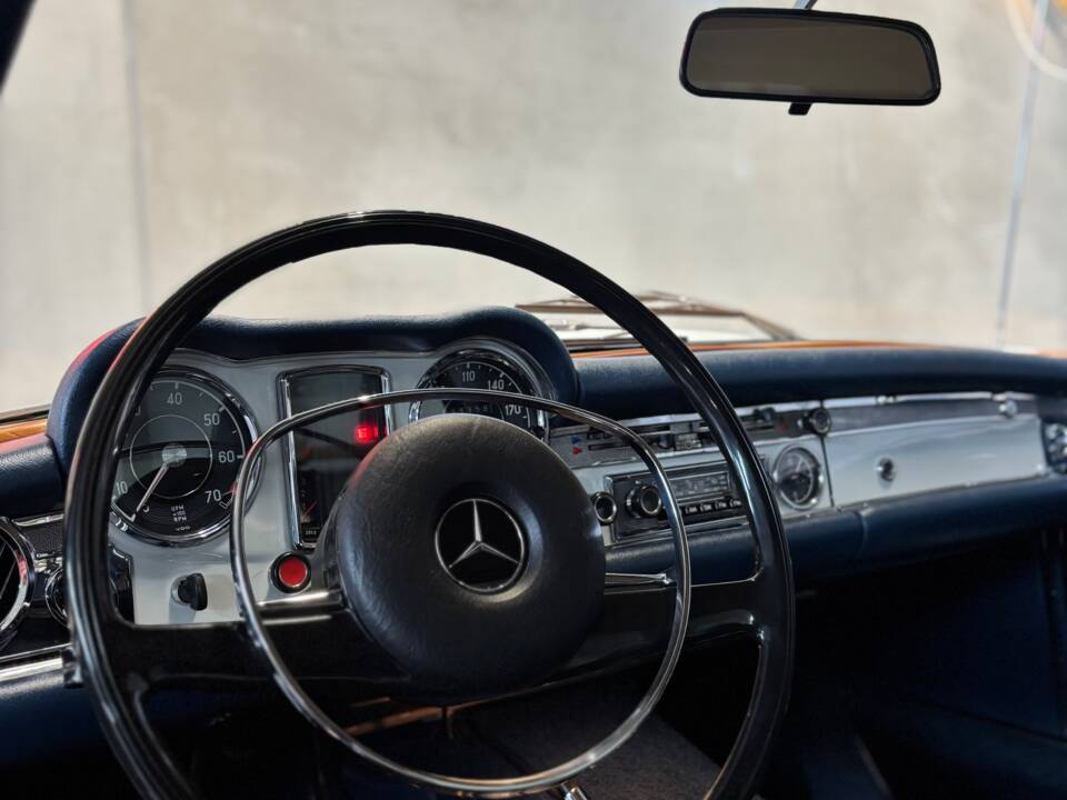 Immagine 6/25 di Mercedes-Benz 280 SL (1968)