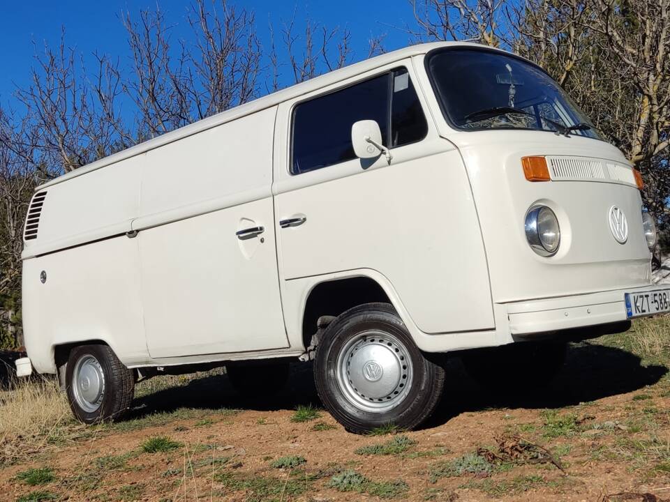 Imagen 49/50 de Volkswagen T2b panel van (1979)