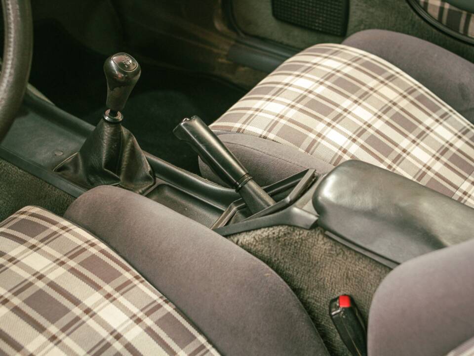 Image 21/34 of Ford Capri 2,8i (1981)