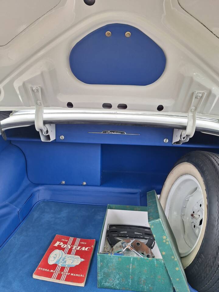 Image 13/17 of Pontiac Chieftain (1953)