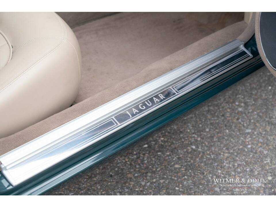 Bild 29/32 von Jaguar XJ 8 Executive (1998)