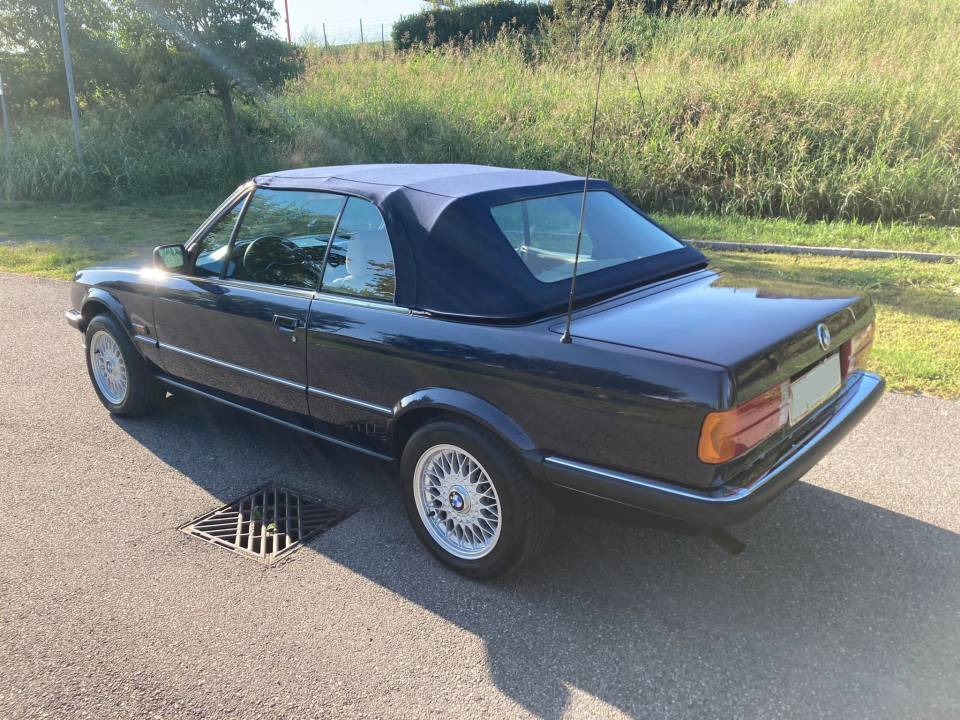 Image 8/23 of BMW 320i (1989)