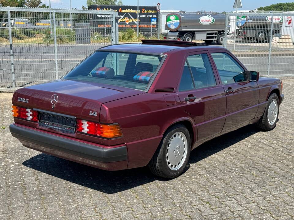 Imagen 6/17 de Mercedes-Benz 190 E 1.8 (1992)