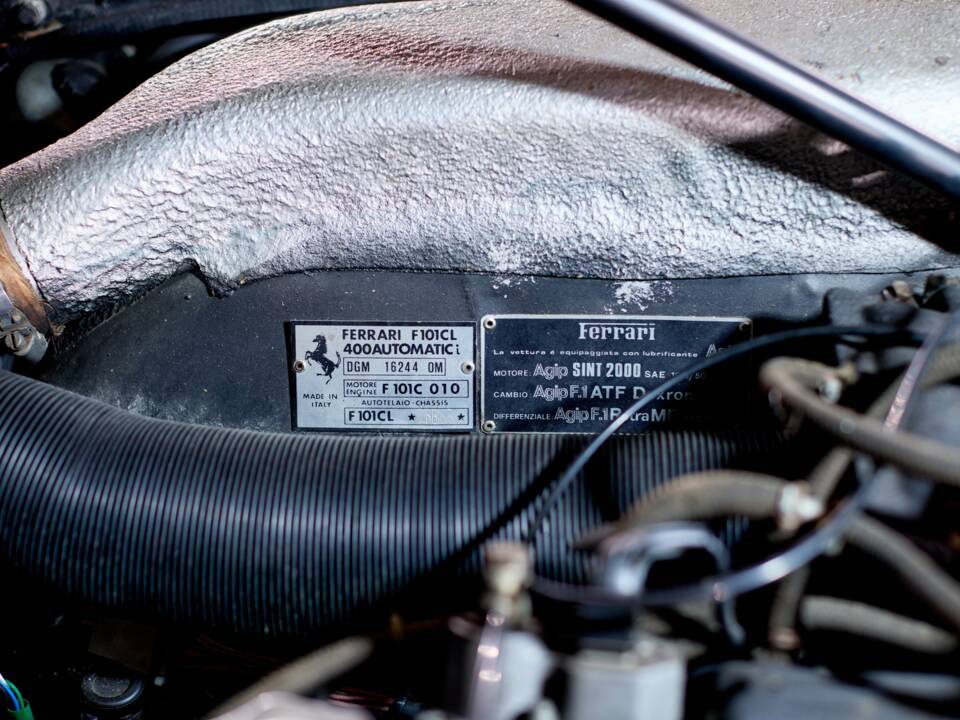 Image 18/23 de Ferrari 400 GT (1979)