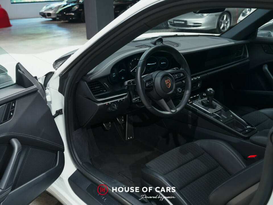 Image 14/25 of Porsche 911 Carrera T (2023)