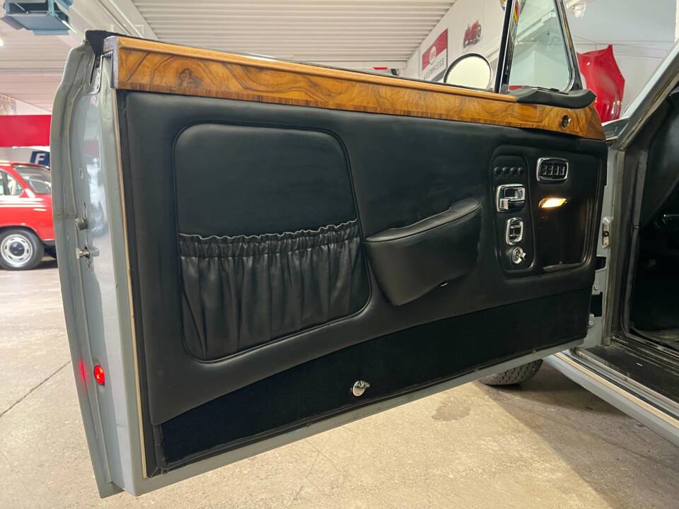 Image 6/20 of Rolls-Royce Corniche I (1974)