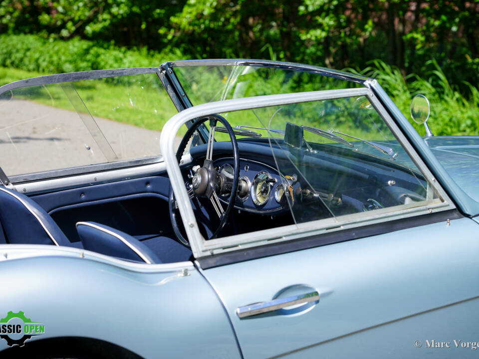Image 35/51 of Austin-Healey 100&#x2F;6 (BN4) (1958)
