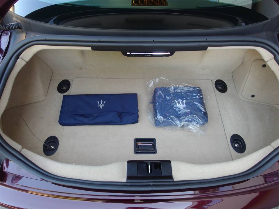 Image 70/98 of Maserati GranTurismo 4.2 (2008)