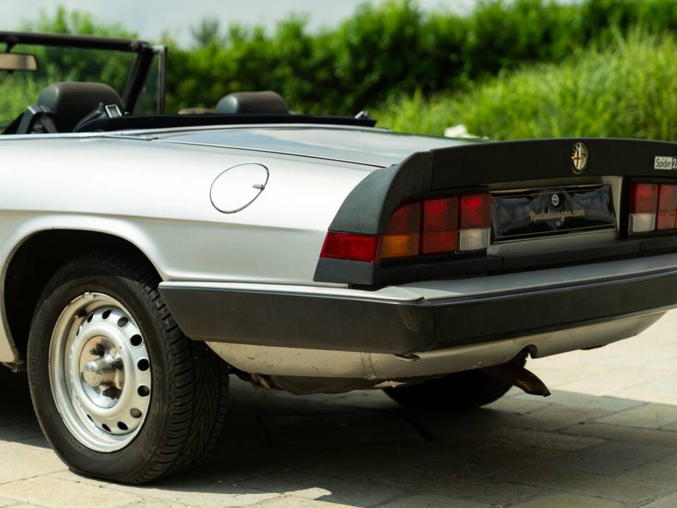 Image 35/50 of Alfa Romeo 2.0 Spider (1985)