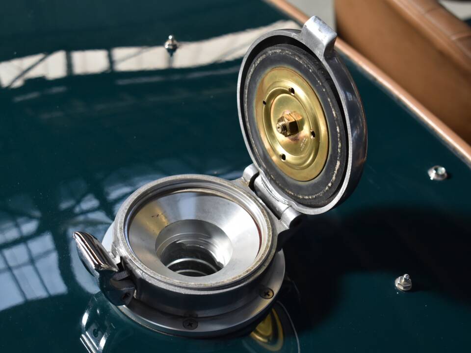 Image 23/39 of Hawk Cobra 289 (1968)