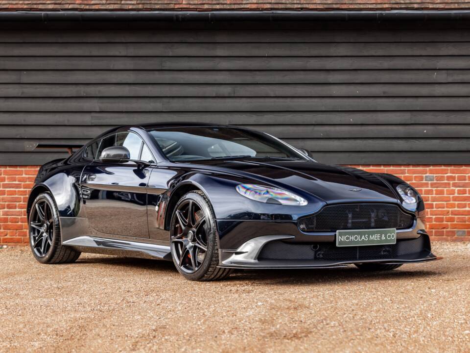 Image 35/65 of Aston Martin Vantage GT8 (2017)