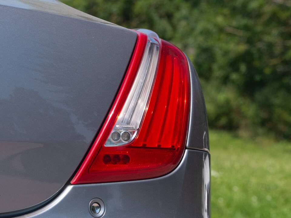 Immagine 33/37 di Jaguar XJ 5.0 (2011)